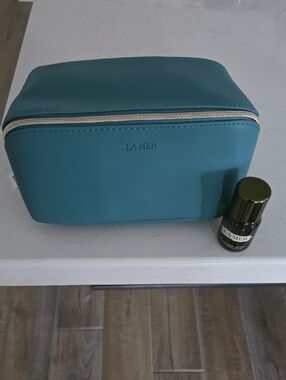 New La Mer beauty pouch dopp kit bag & La Mer The Treament Lotion Deluxe Trvl